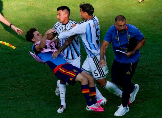 La FIFA abrió un expediente disciplinario contra Argentina
