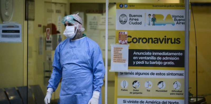 En otro día récord de casos, la Argentina superó las 25 mil muertes por coronavirus