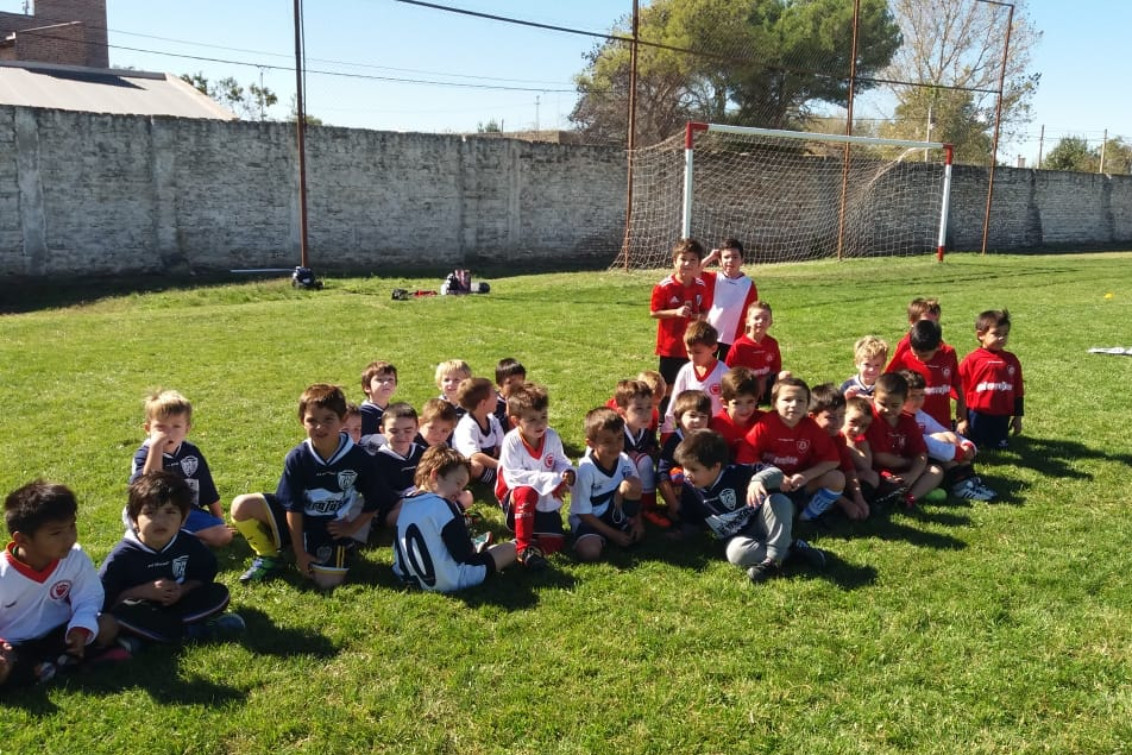 Feria de ropa en el Club Alumni