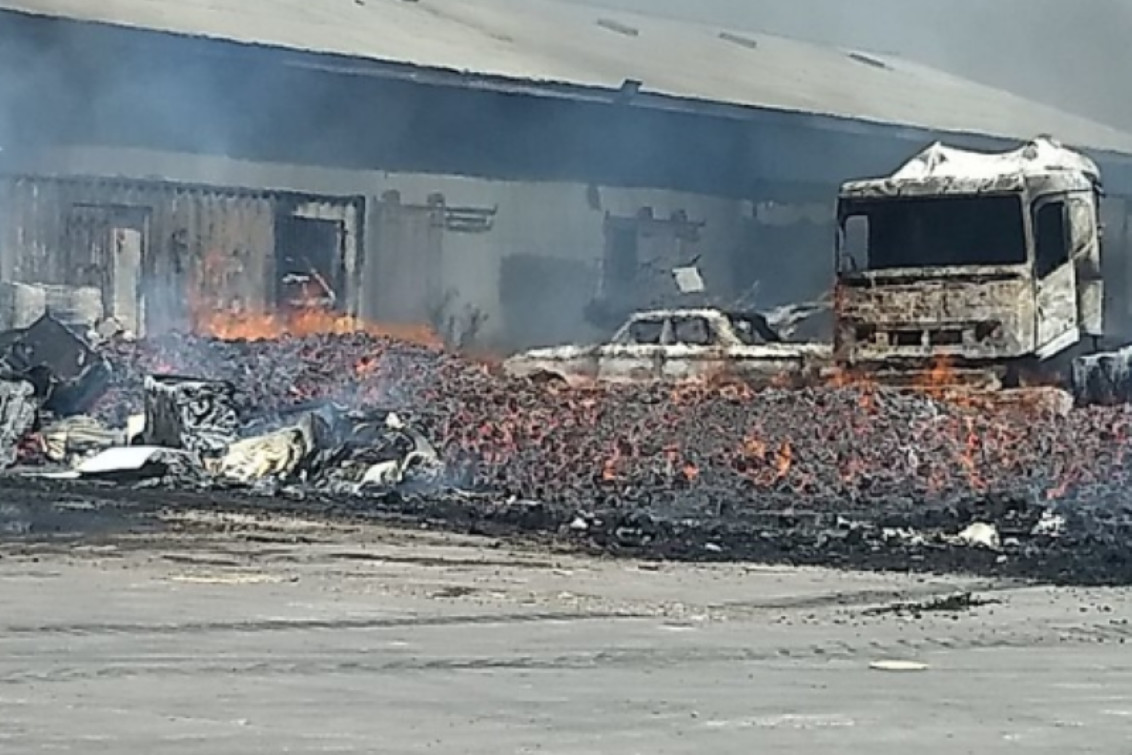  Se incendió un depósito de troncos en Saldungaray