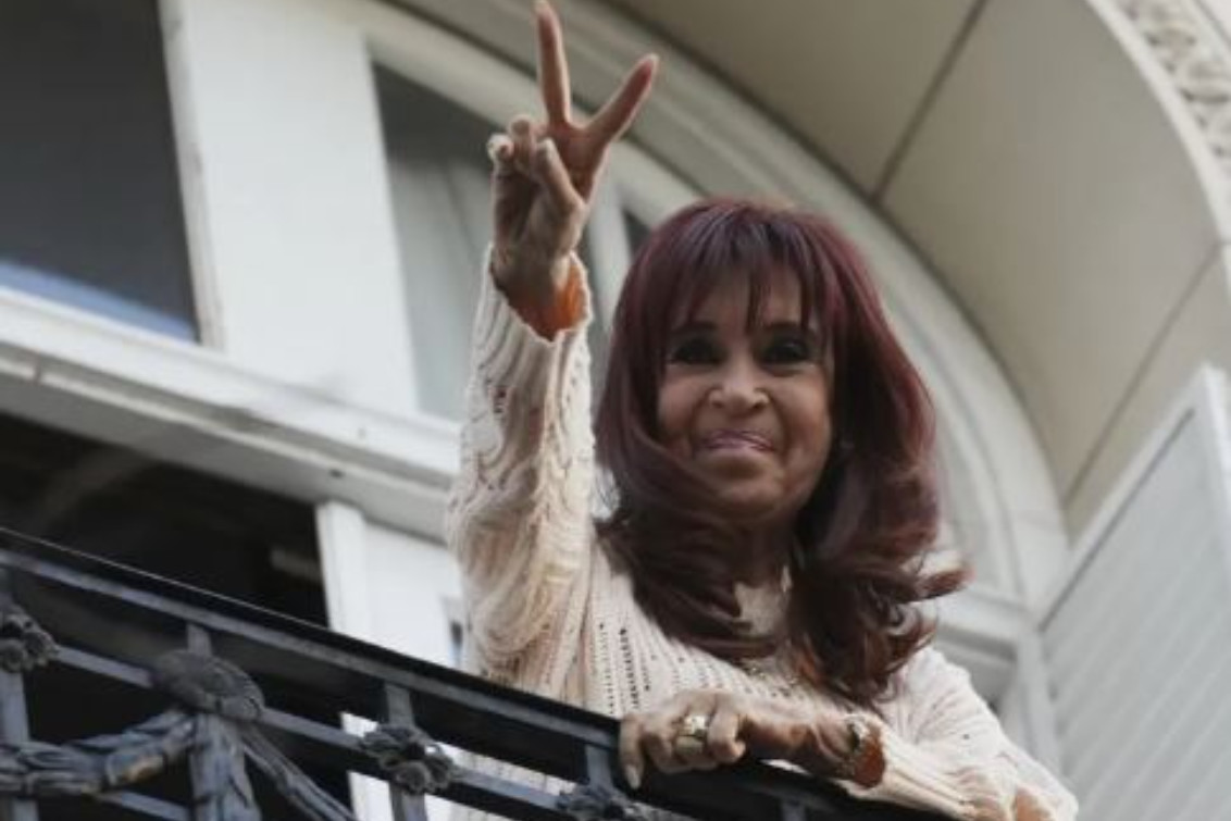    Cristina a Milei: Te van a sacar con un chaleco de fuerza
