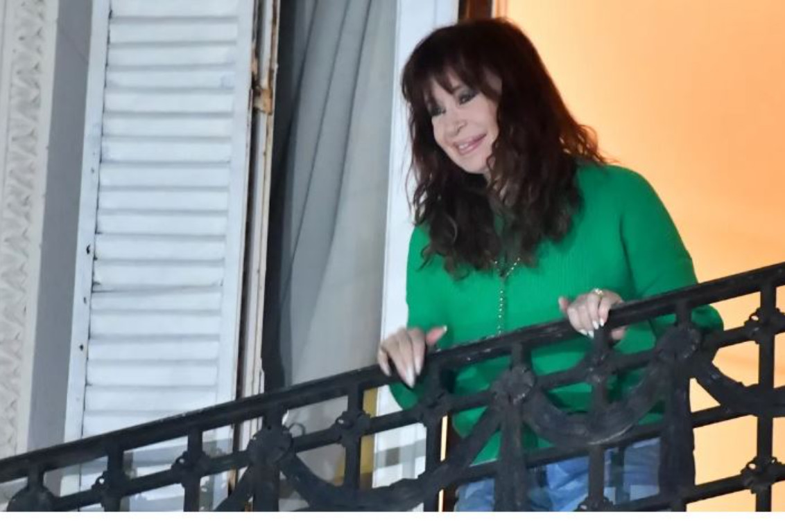 Intiman a Cristina Kirchner y al resto de los condenados a pagar los $684 mil millones 