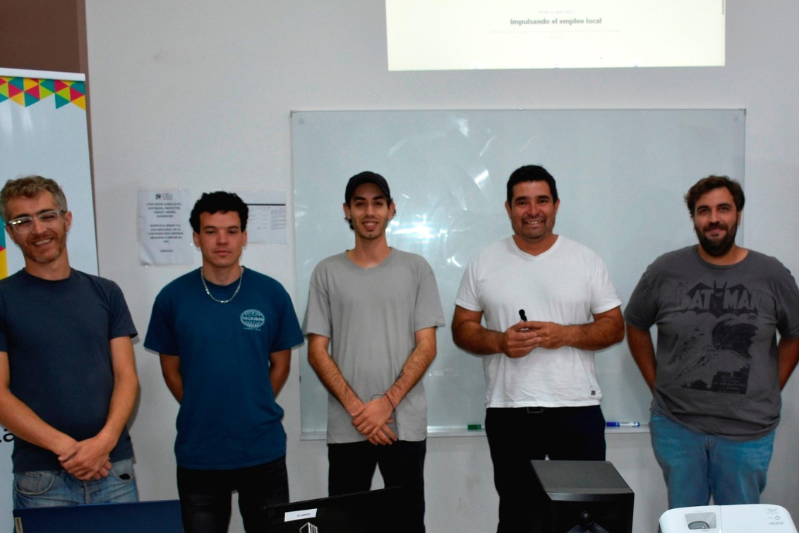  Estudiantes presentaron sus proyectos tecnológicos en una nueva Hackathon