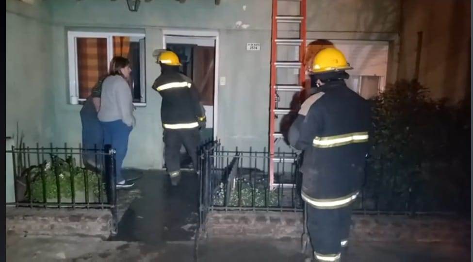 Bomberos Voluntarios controlaron un principio incendio en una vivienda