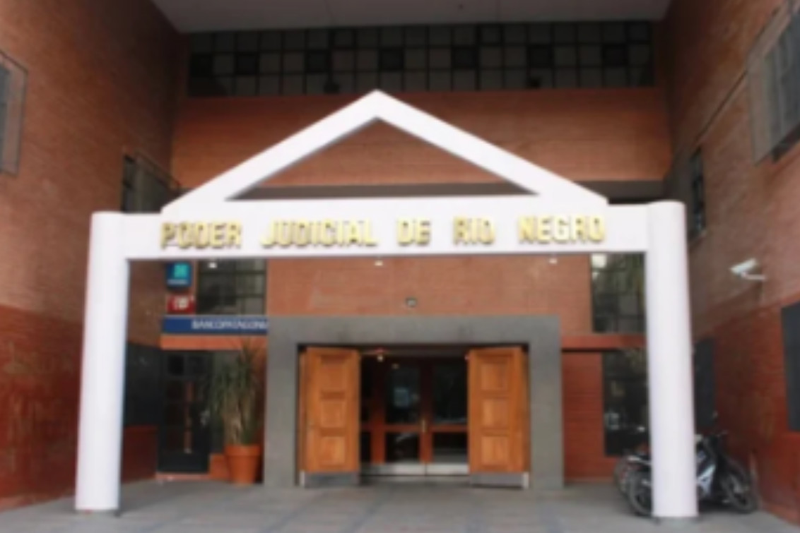  Echan a una empleada judicial por acumular 400 días de licencia y trabajar en tres lugares a la vez