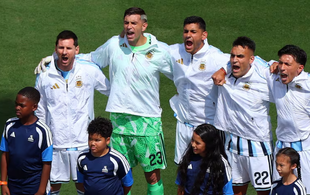 Se conoció la arenga completa de la Selección antes de jugar la final: qué dijeron Messi y el Dibu