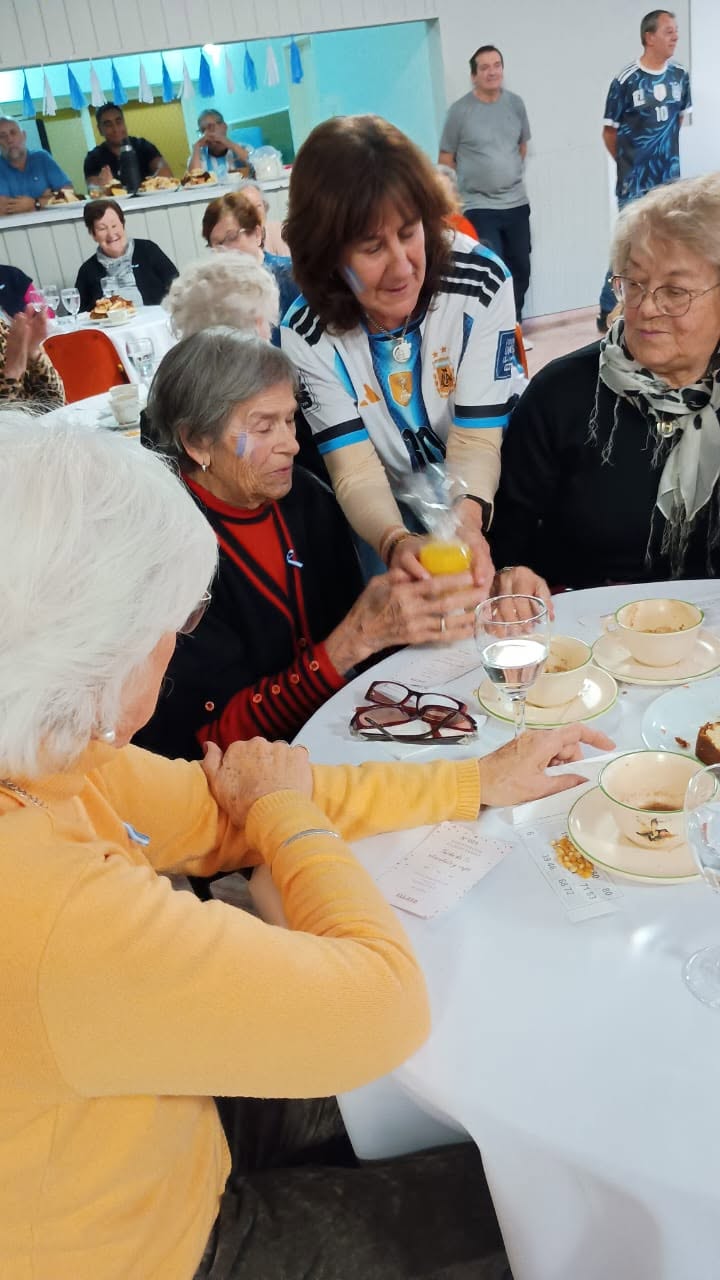   Gran convocatoria en la Tarde de Té organizada por el Voluntariado Palmiro Vanoli