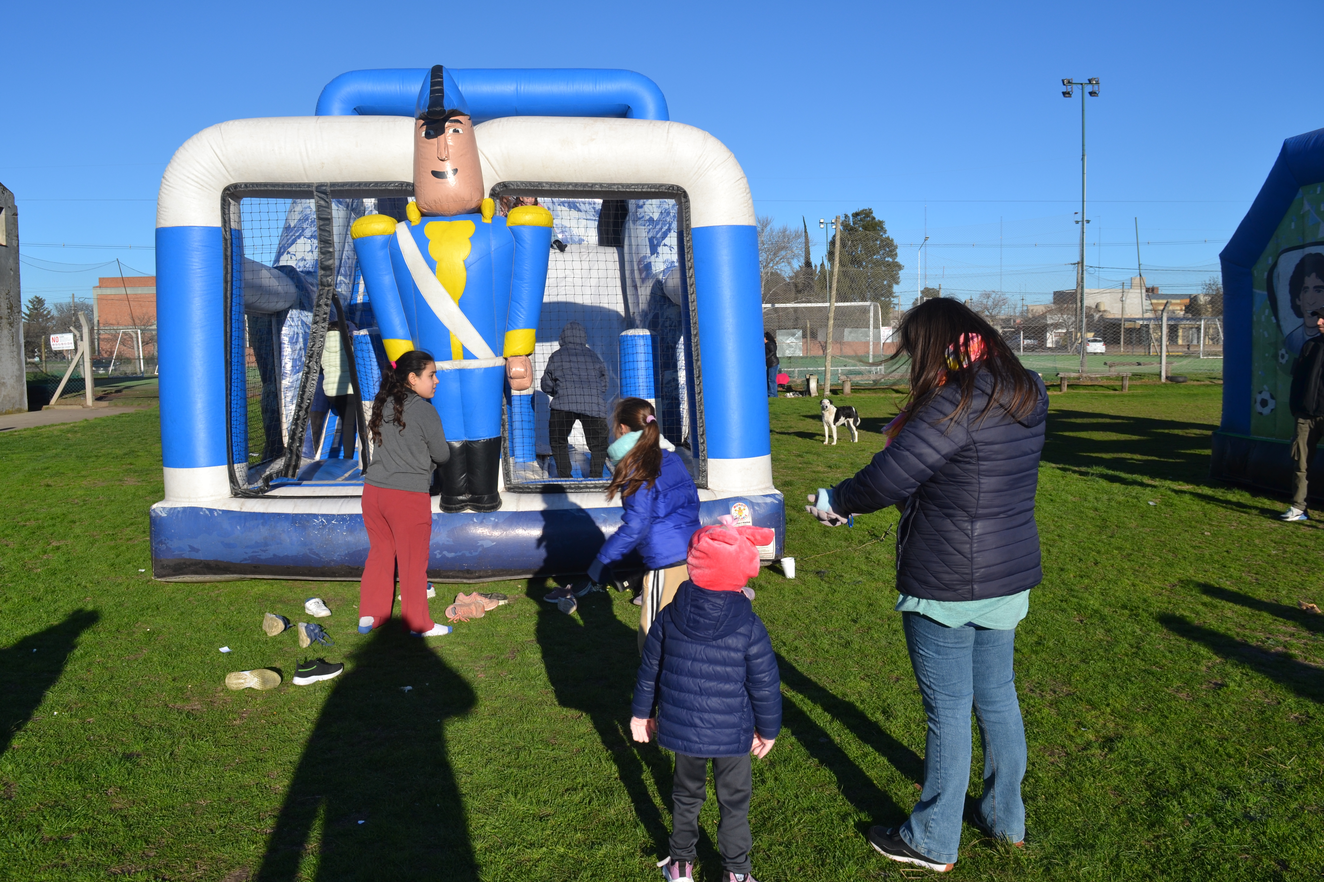 Juegos, historia y diversión: La Kermesse de Zamba pasó por Coronel Pringles