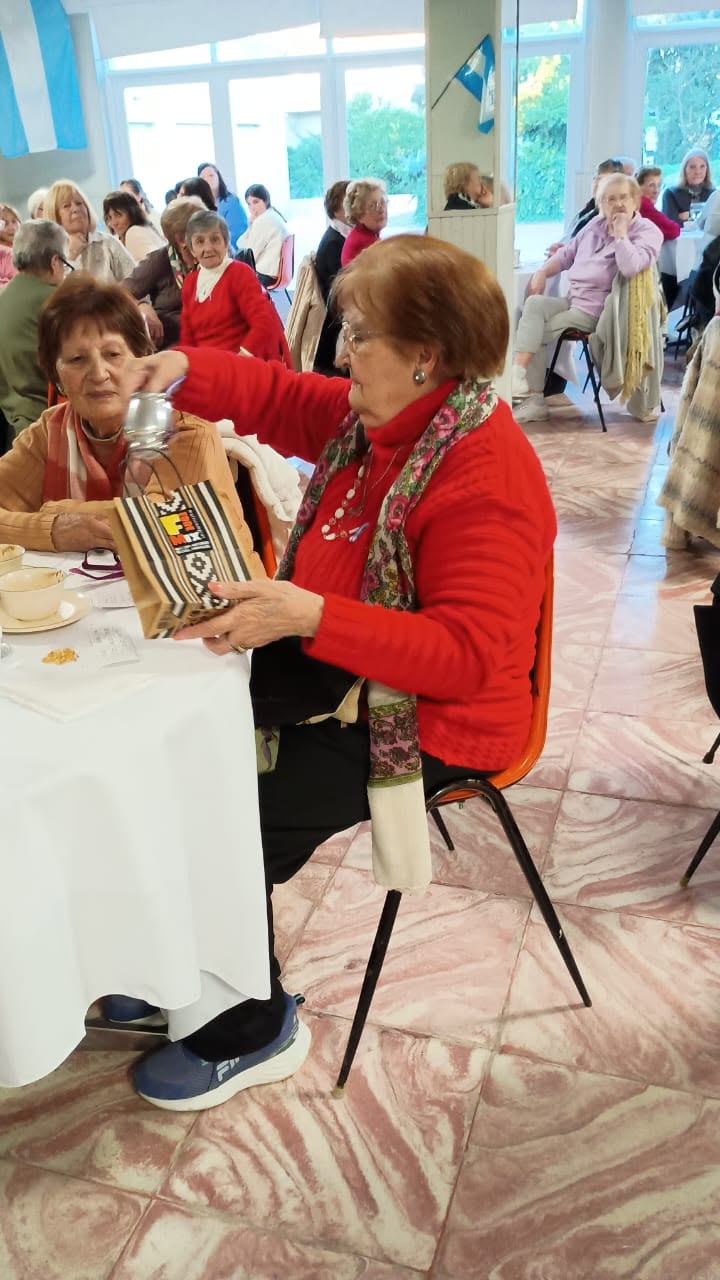   Gran convocatoria en la Tarde de Té organizada por el Voluntariado Palmiro Vanoli