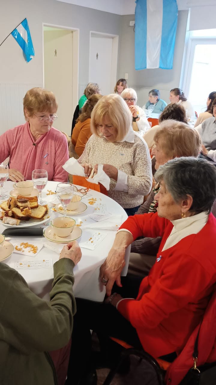   Gran convocatoria en la Tarde de Té organizada por el Voluntariado Palmiro Vanoli