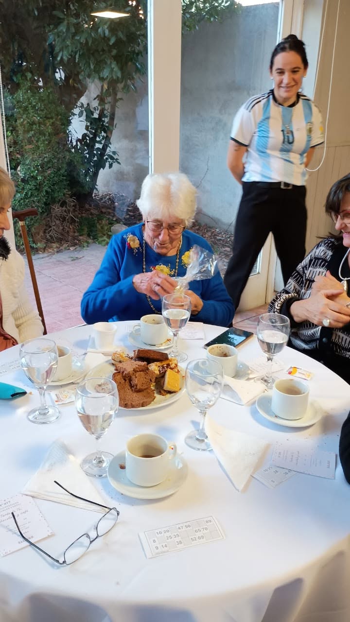   Gran convocatoria en la Tarde de Té organizada por el Voluntariado Palmiro Vanoli